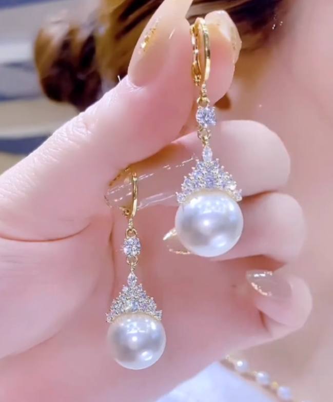 Emily Pearl Necklace