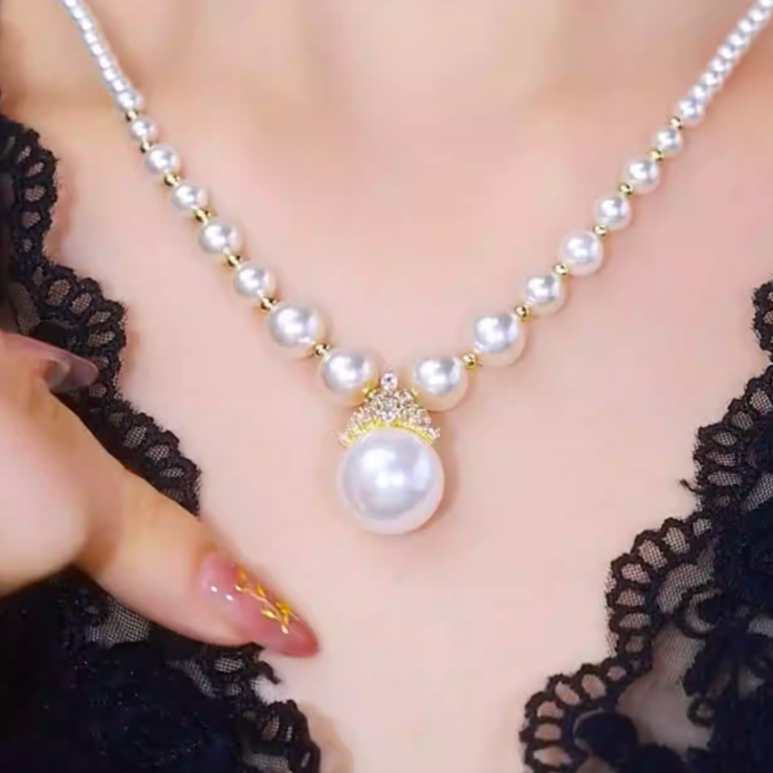 Emily Pearl Necklace